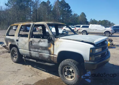 1996 Chevrolet Tahoe C1500 z USA, uszkodzony, nr VIN 1GNEC13R8TJ338300